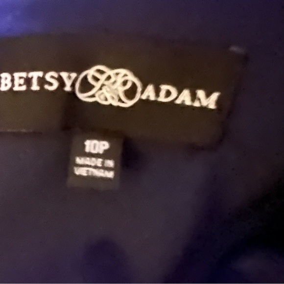 Betsy & Adam
Women's Sequin-Sleeve
Surplice-Neck Gown size 10P 10 Petite navy - Picture 6 of 9